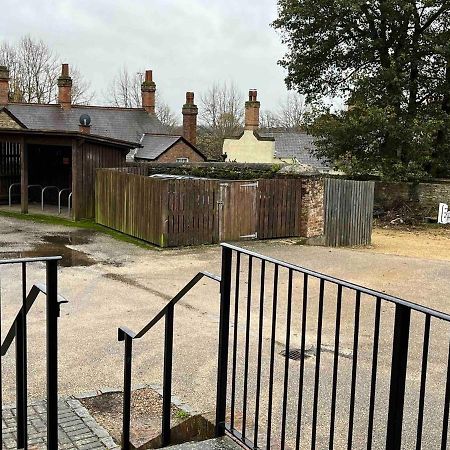 ブラックリー Unique Old Auction Houseヴィラ エクステリア 写真
